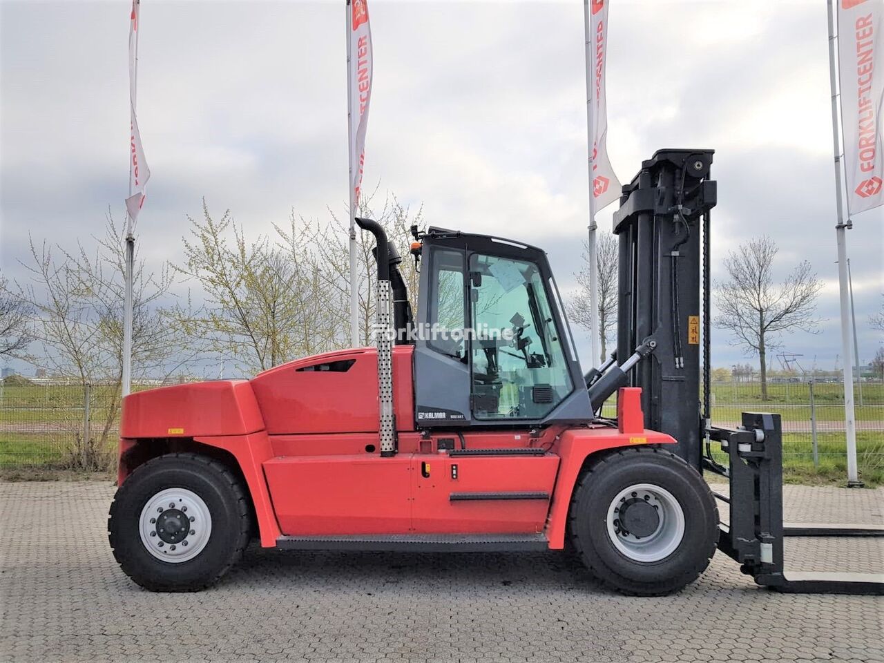 Kalmar DCG 160-12T container handler