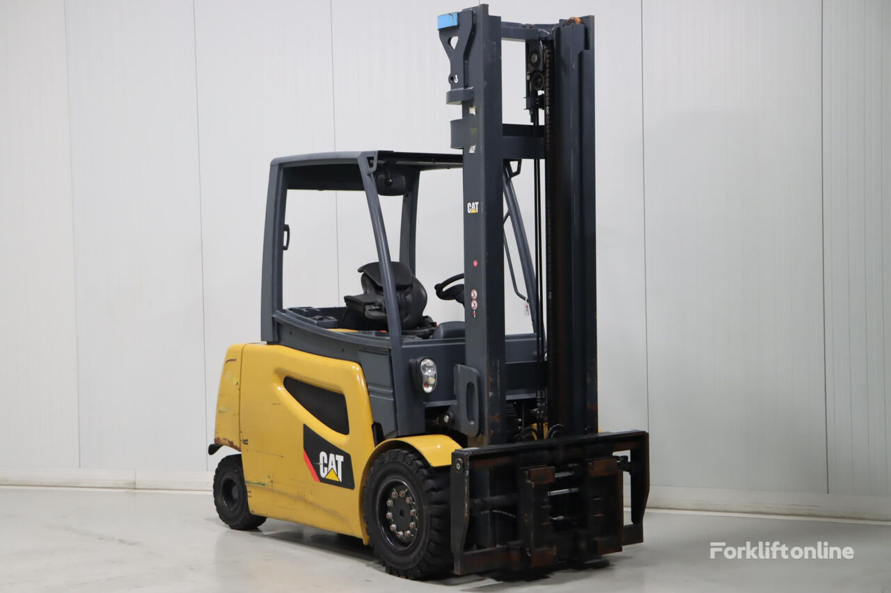 Caterpillar EP40 electric forklift