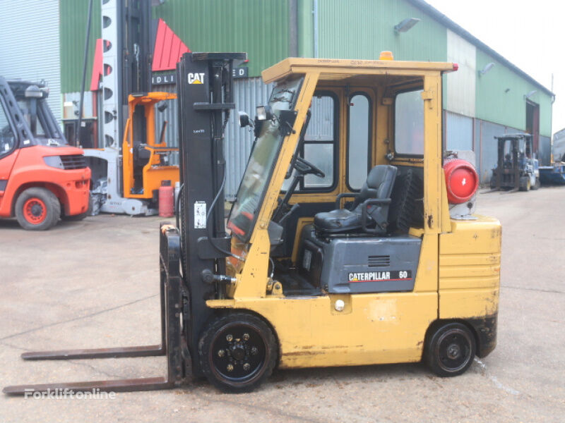 Caterpillar GC30 gas forklift