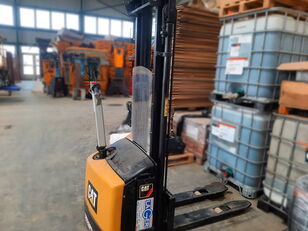 Caterpillar NSP12N pallet stacker