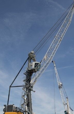 Liebherr LHM 420 two ropes portal crane