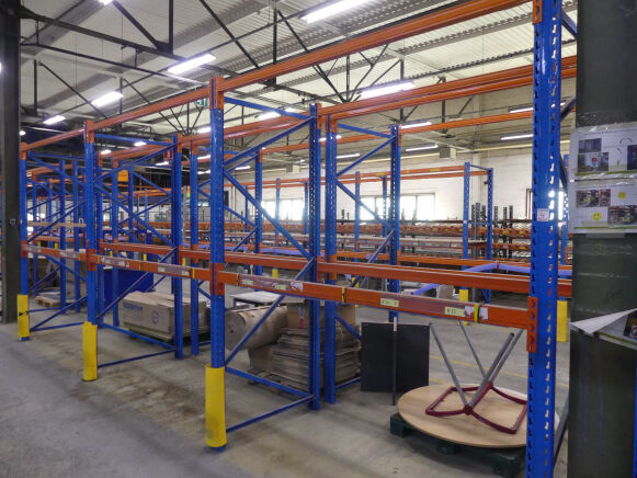 Stow warehouse shelving